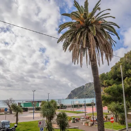 008 - Casa Riva Vista Mare Di Fronte E Mare Appartamento Sestri Levante